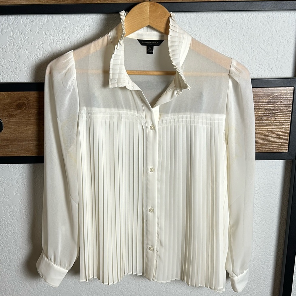 Women’s Banana Republic Cream Blouse - size medium wore once!